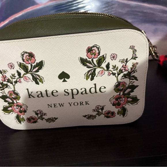 kate spade camera bag.🪻🌱 - Picture 6 of 7